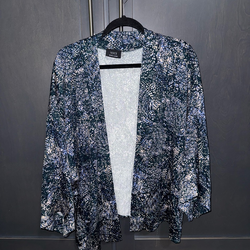 Vici Teal and Gray Patterned Kimono